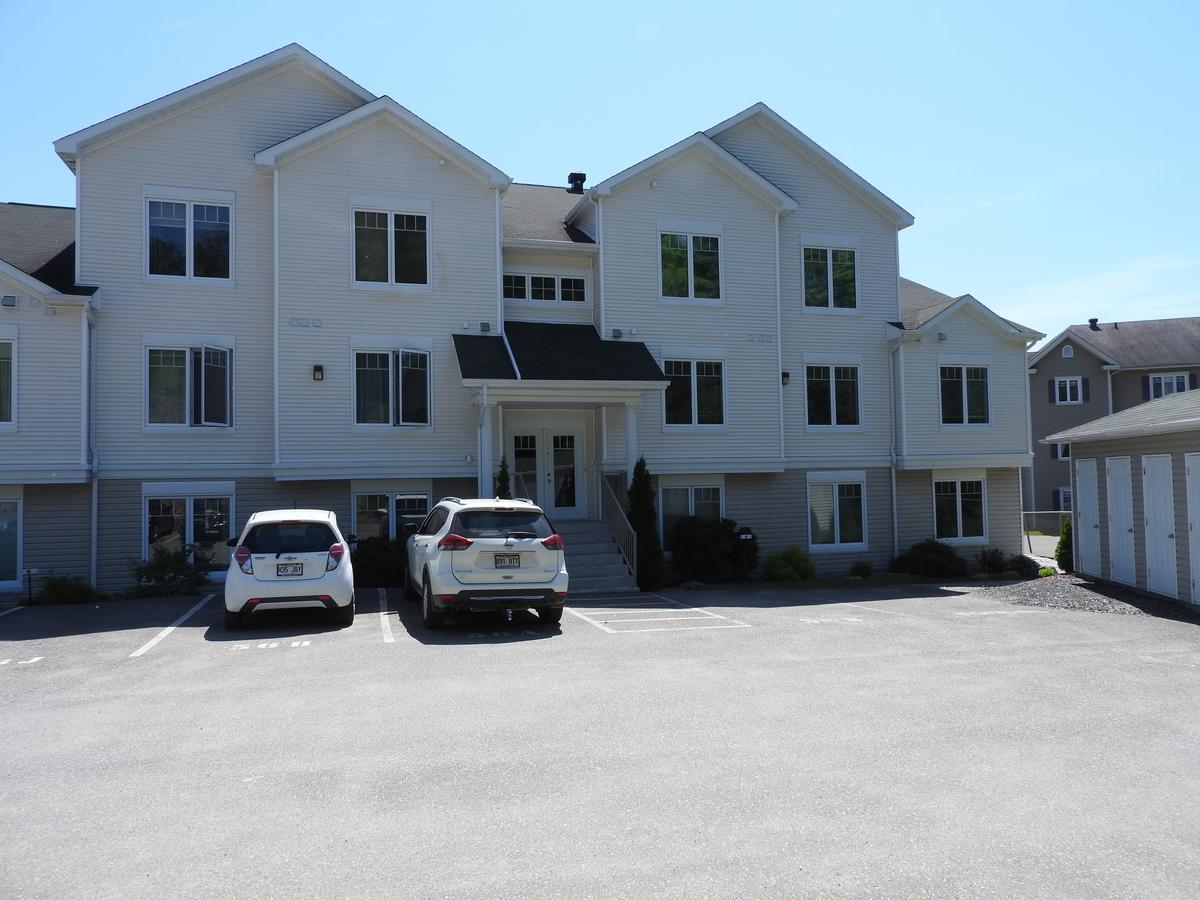Condo Entre Ville/Nature Magog Bagian luar foto